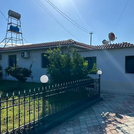 5 Bedroom! 12 Min To Airport! Private Parking Willa Kamez