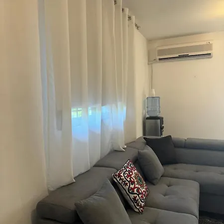 Willa 5 Bedroom! 12 Min To Airport! Private Parking *
