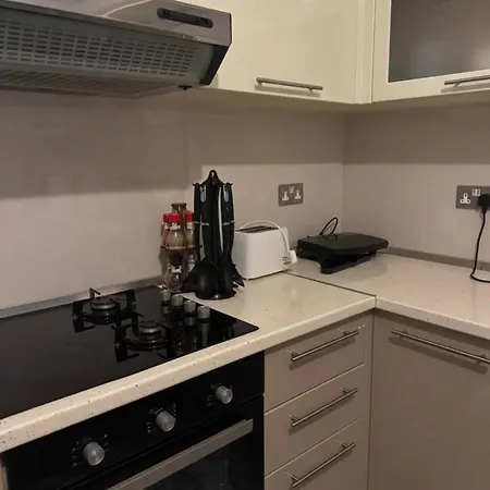 Willa 5 Bedroom! 12 Min To Airport! Private Parking