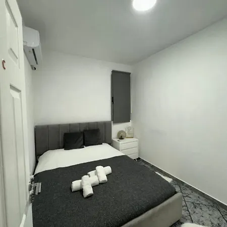 5 Bedroom! 12 Min To Airport! Private Parking Willa Kamez
