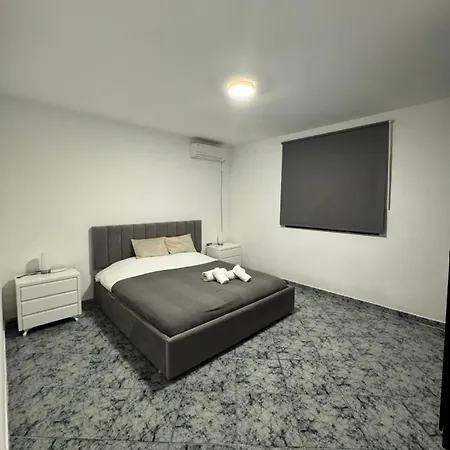 5 Bedroom! 12 Min To Airport! Private Parking Kamez