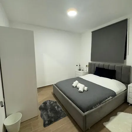 5 Bedroom! 12 Min To Airport! Private Parking * Kamez