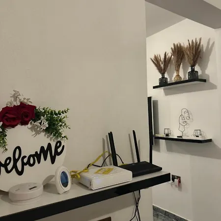 5 Bedroom! 12 Min To Airport! Private Parking Willa