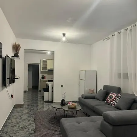 5 Bedroom! 12 Min To Airport! Private Parking Willa *
