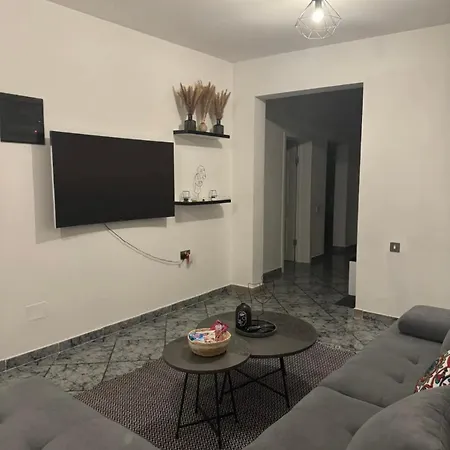 Willa 5 Bedroom! 12 Min To Airport! Private Parking Kamez